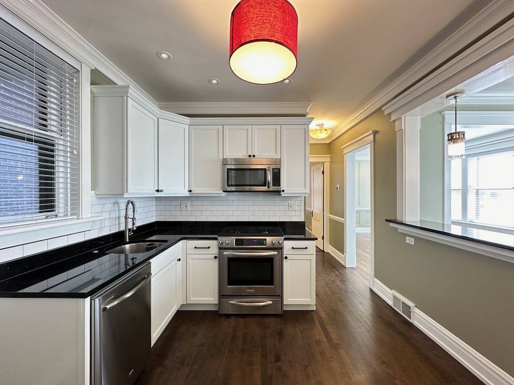 Chicago, IL 60613,1938 W Berenice AVE #1