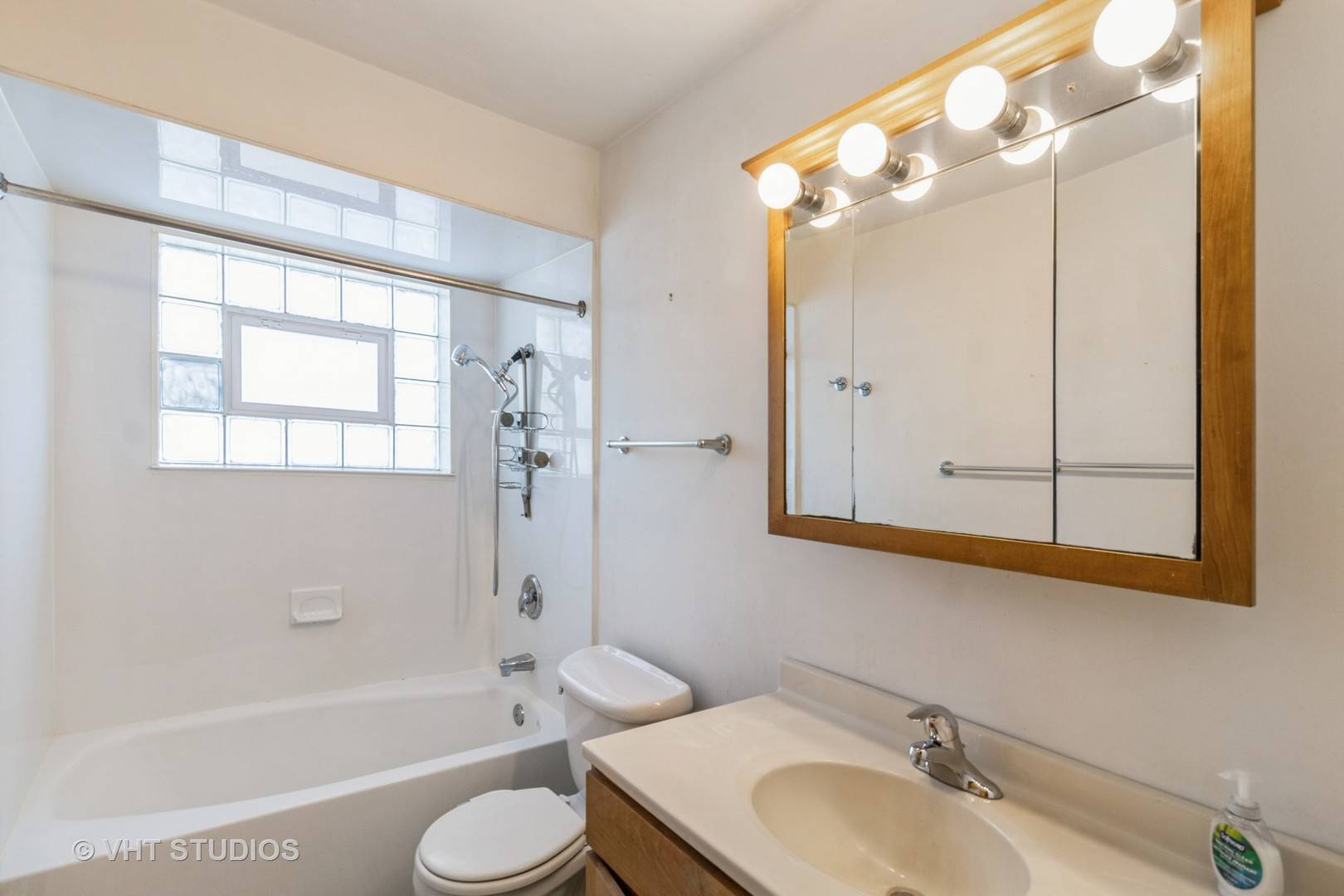 Oak Park, IL 60302,837 N Harlem AVE #2N