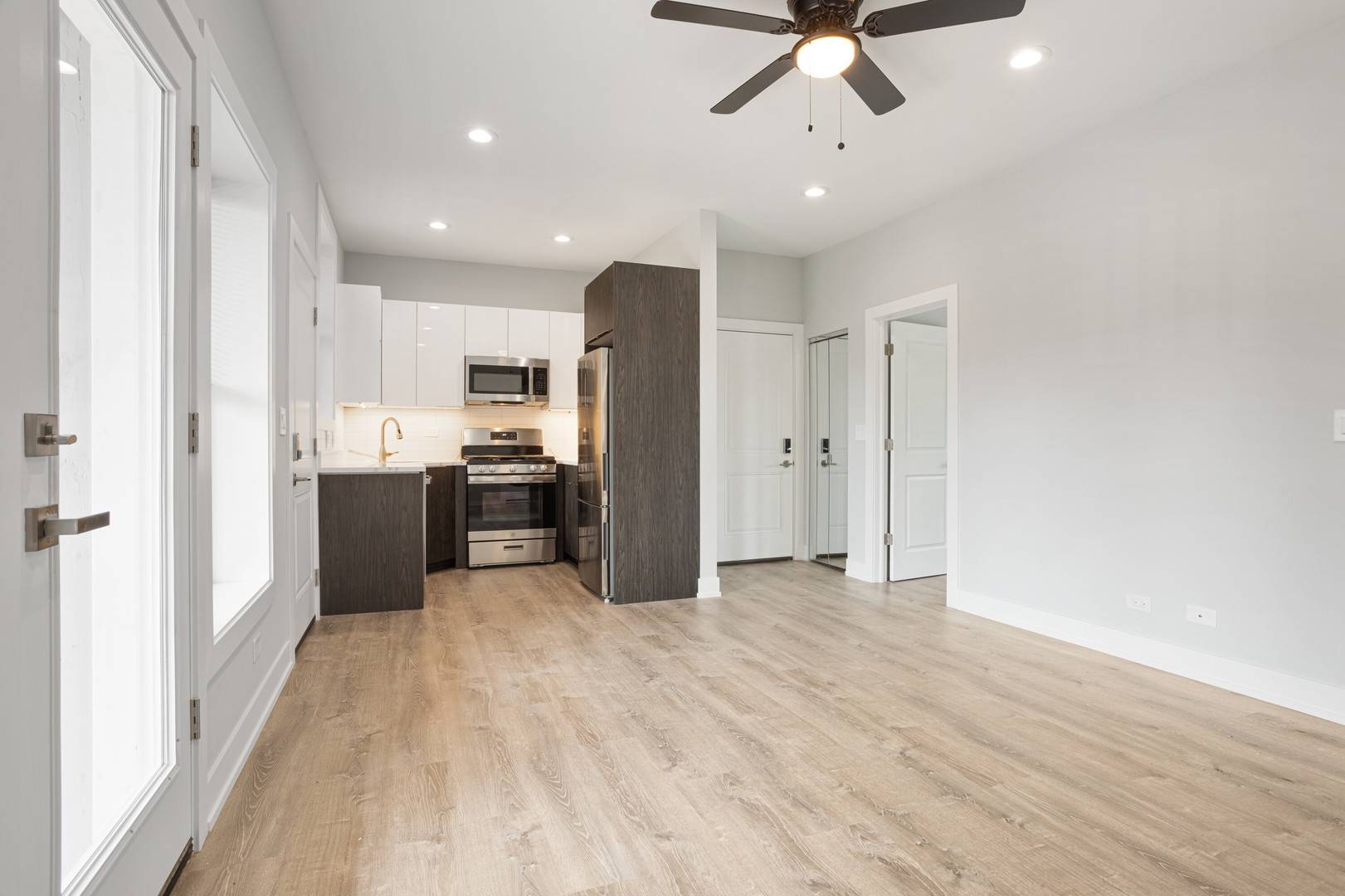Chicago, IL 60626,1243 W Morse AVE #1