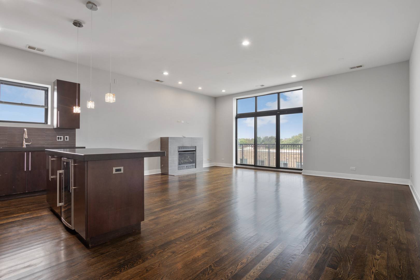 Chicago, IL 60626,1412 W Morse AVE #5C