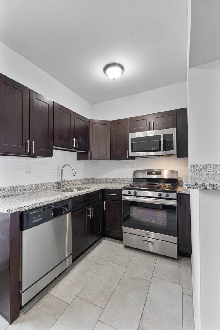 Chicago, IL 60626,1608 W Sherwin AVE #301