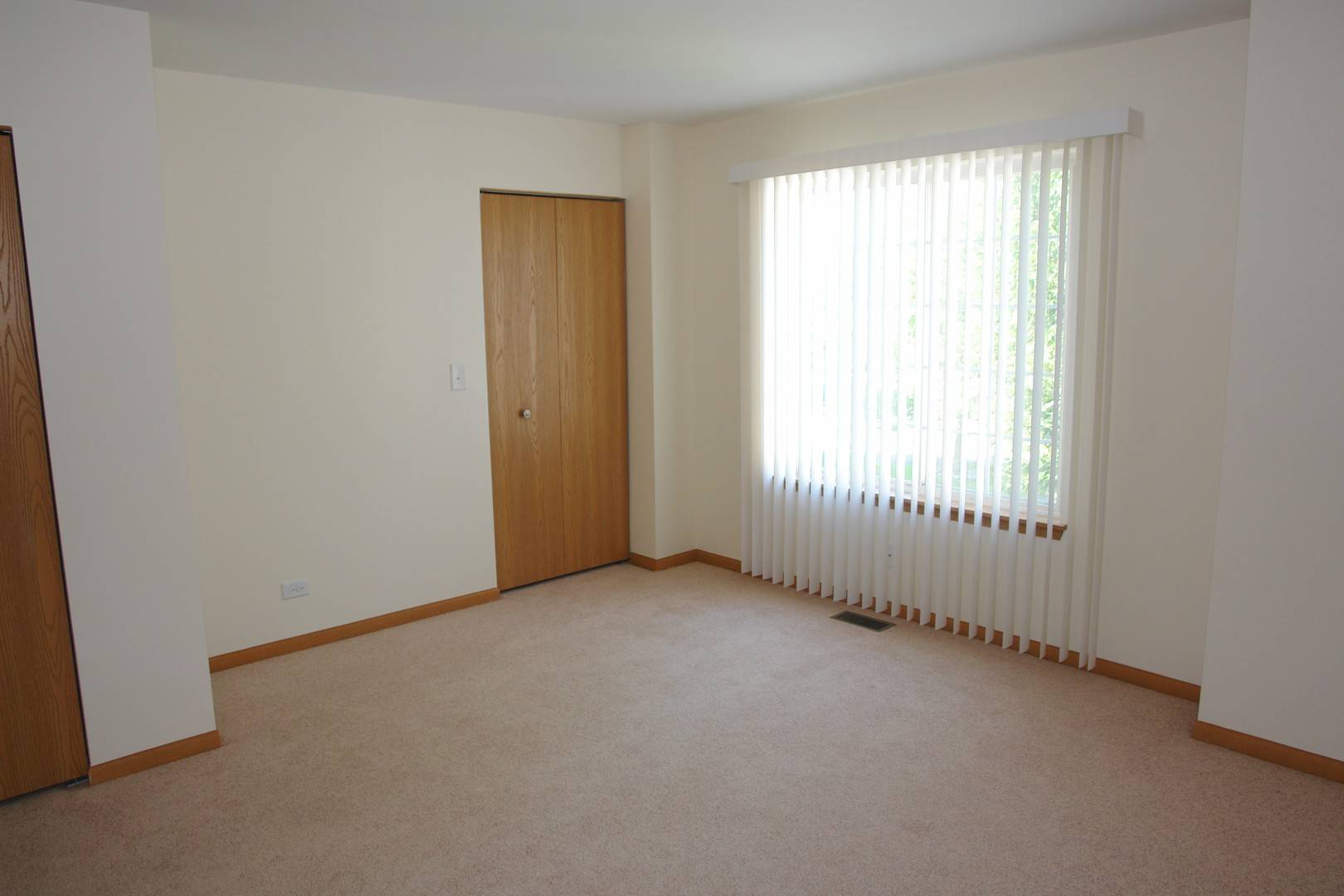 Round Lake Beach, IL 60073,2164 N CHESWICK CT