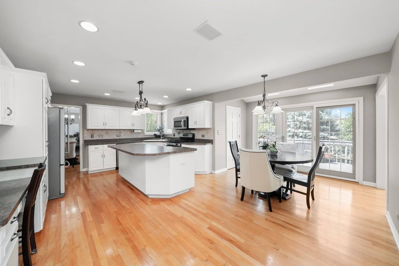 Woodridge, IL 60517,4012 Demaret CT