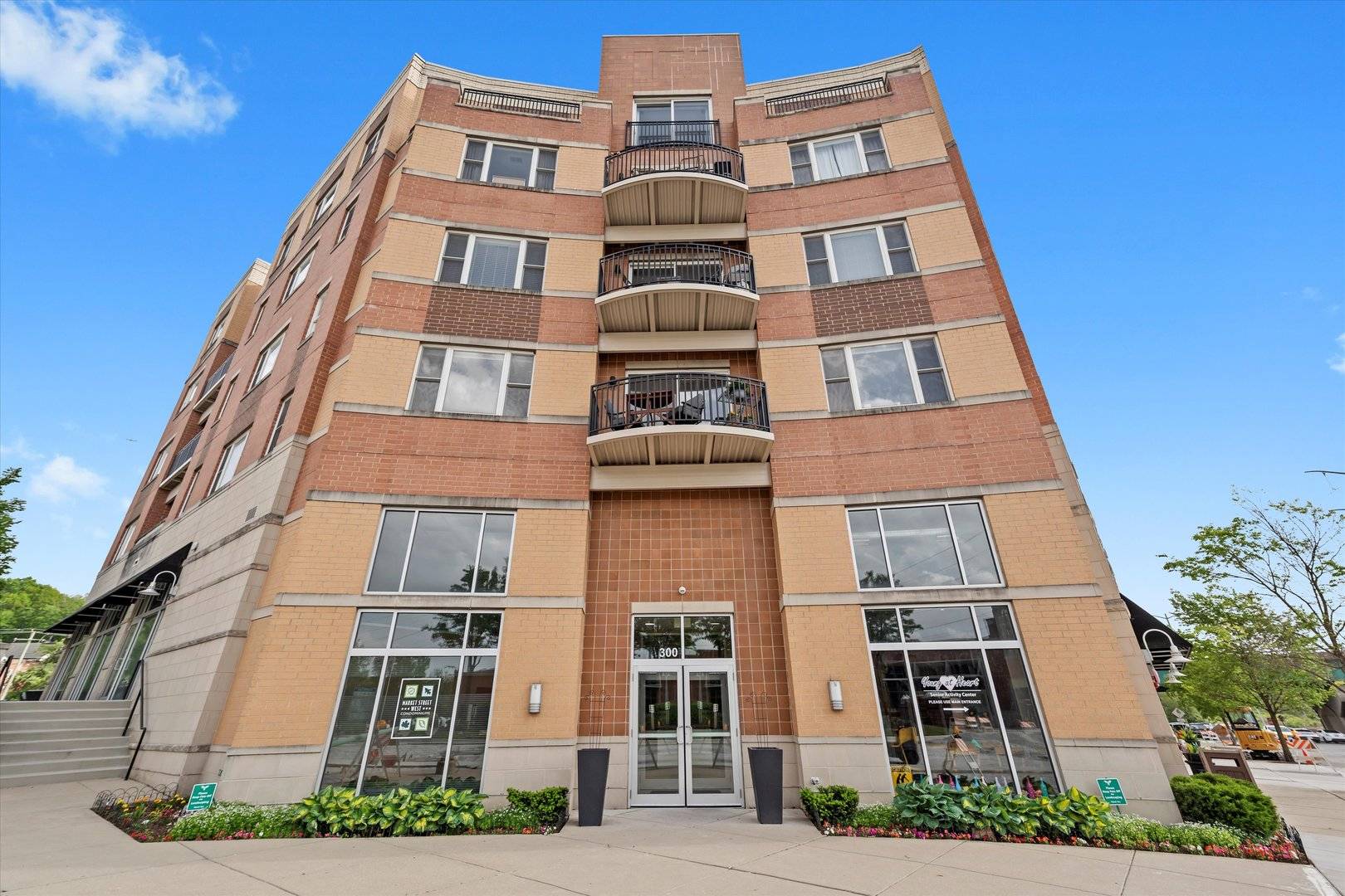 Willow Springs, IL 60480,300 Village CIR #505