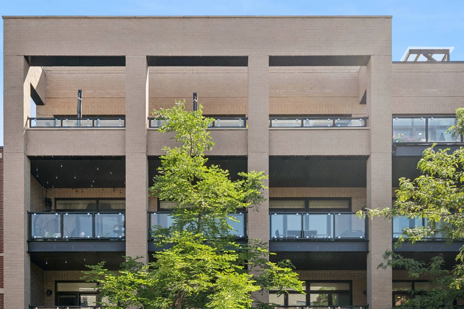 Chicago, IL 60618,4115 N Lincoln AVE #4N