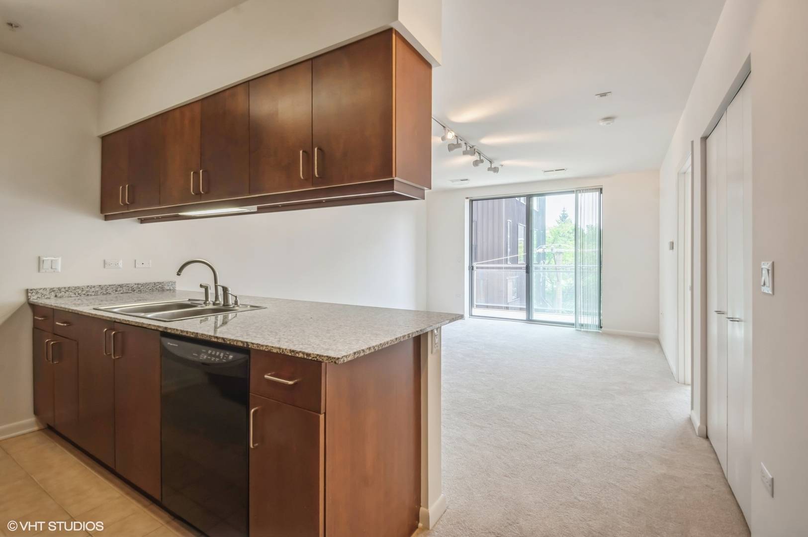Evanston, IL 60201,1720 Oak AVE #407