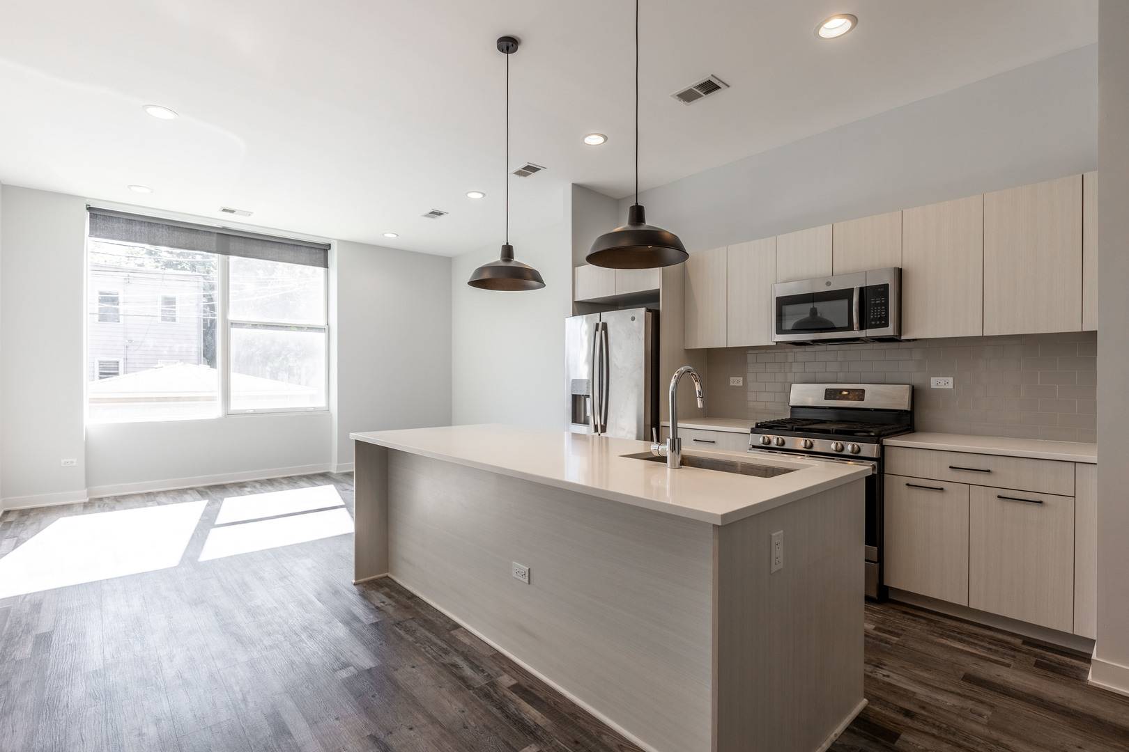 Chicago, IL 60625,2247 W Lawrence AVE #401