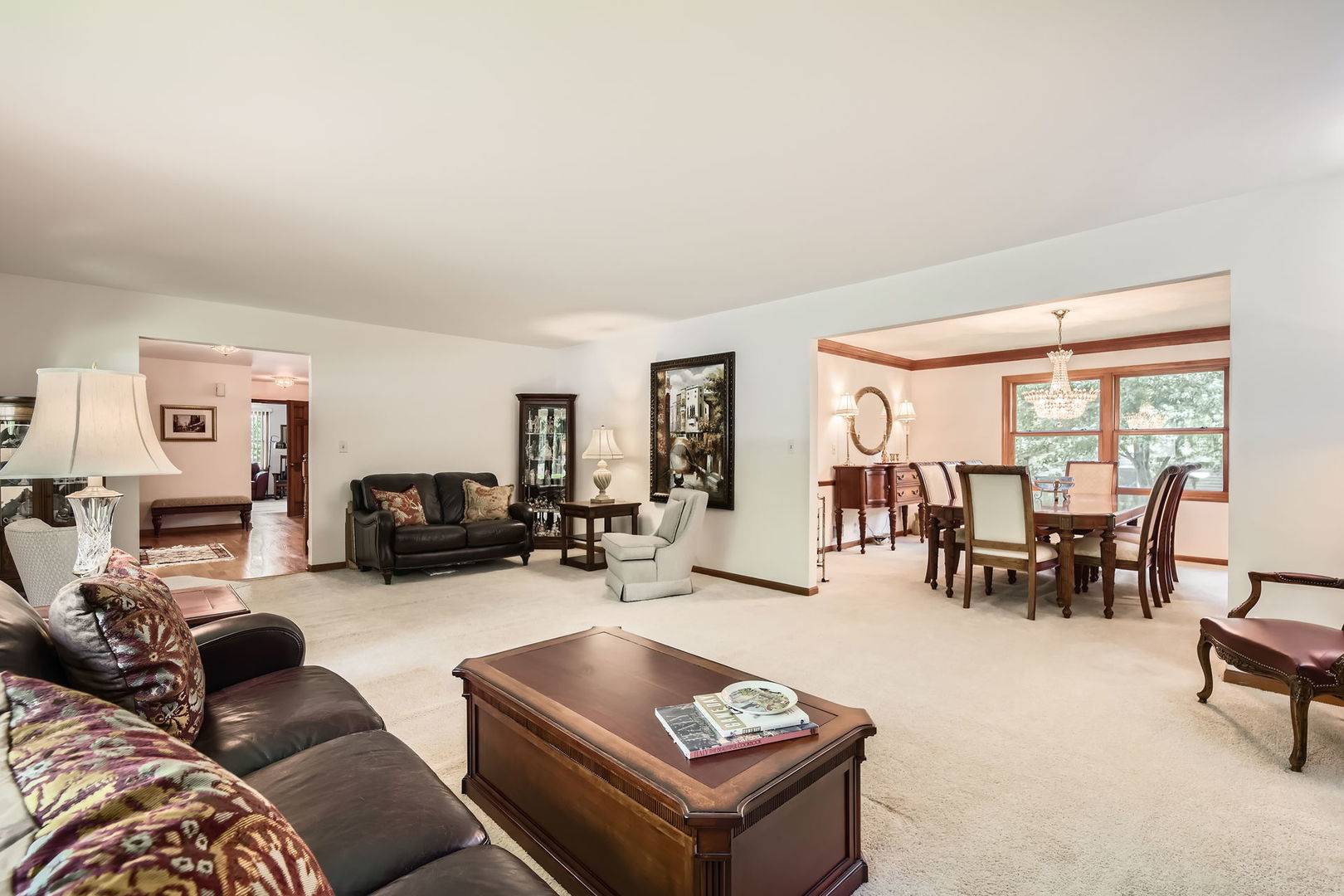 Hoffman Estates, IL 60192,3825 Charlemagne DR