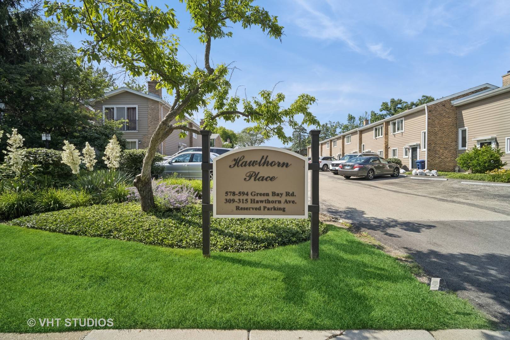 Glencoe, IL 60022,313 Hawthorn AVE #F