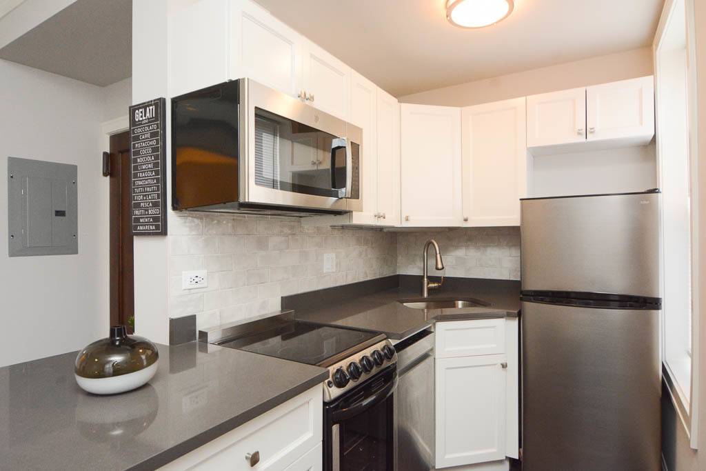 Chicago, IL 60614,640 W WRIGHTWOOD AVE #402