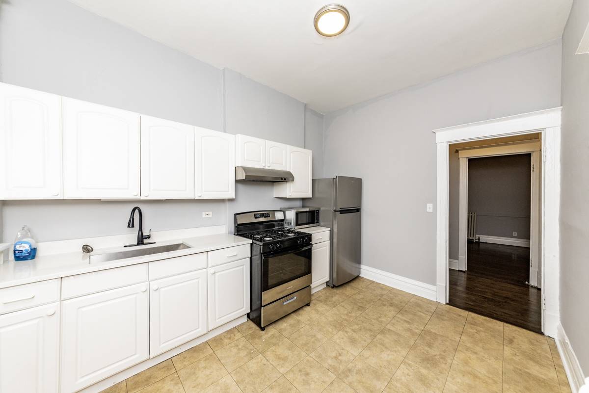 Oak Park, IL 60302,320 Lake ST #2R