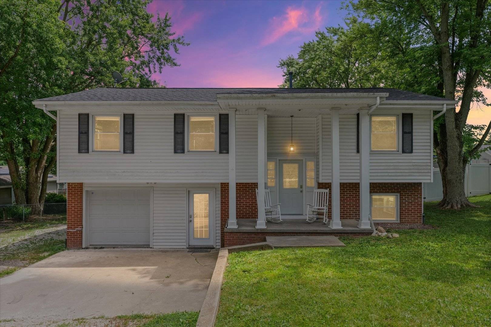 Mahomet, IL 61853,106 S Lake Of The Woods RD