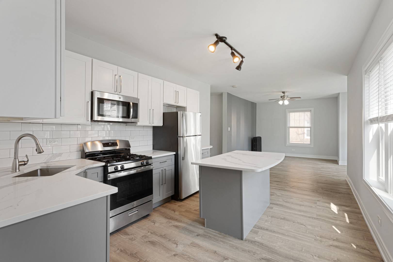 Chicago, IL 60626,6942 N Wolcott AVE #1