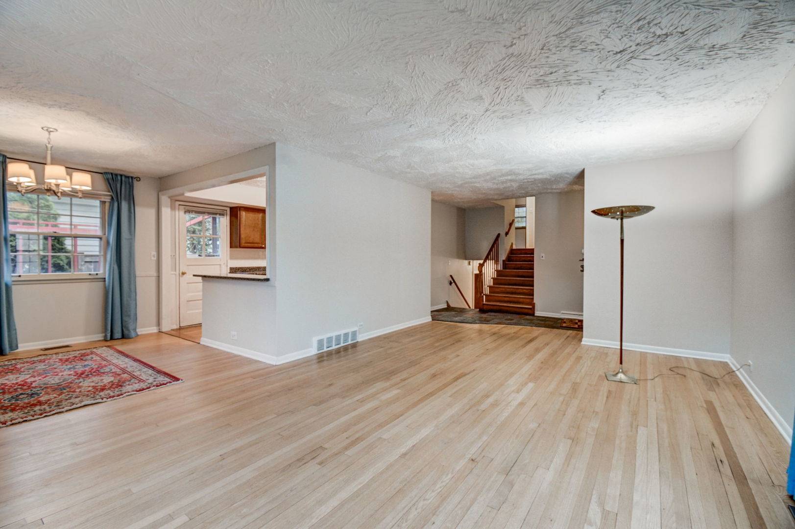 Deerfield, IL 60015,1326 Meadow LN