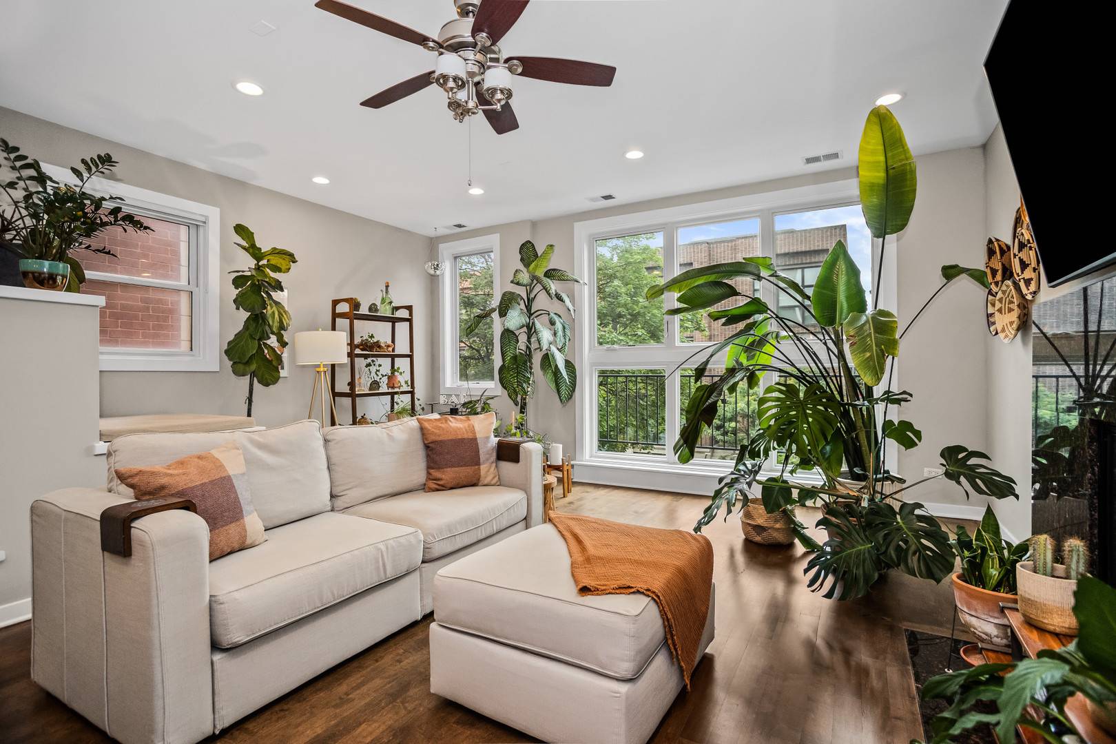 Chicago, IL 60622,823 N Marshfield AVE #2
