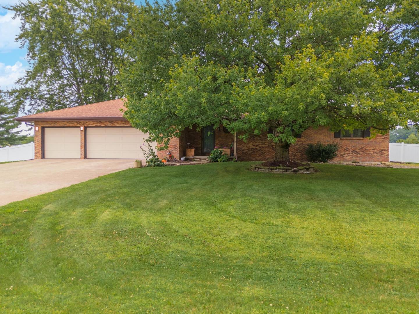 Bloomington, IL 61705,16064 Raintree RD
