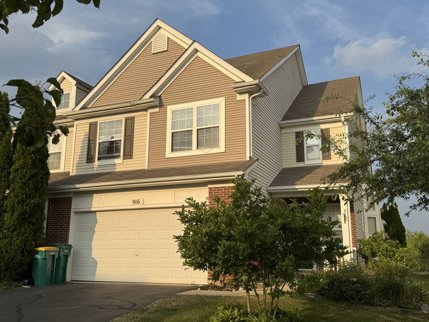 Joliet, IL 60431,916 Bluebell CIR #916