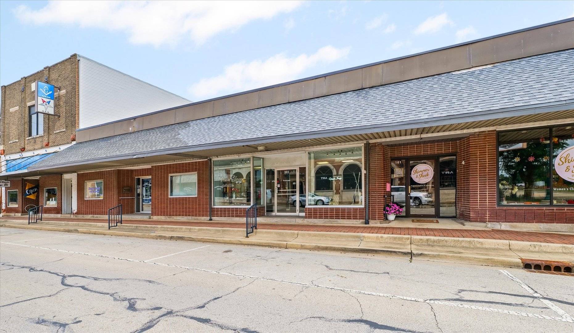 Tuscola, IL 61953,103 N Main ST