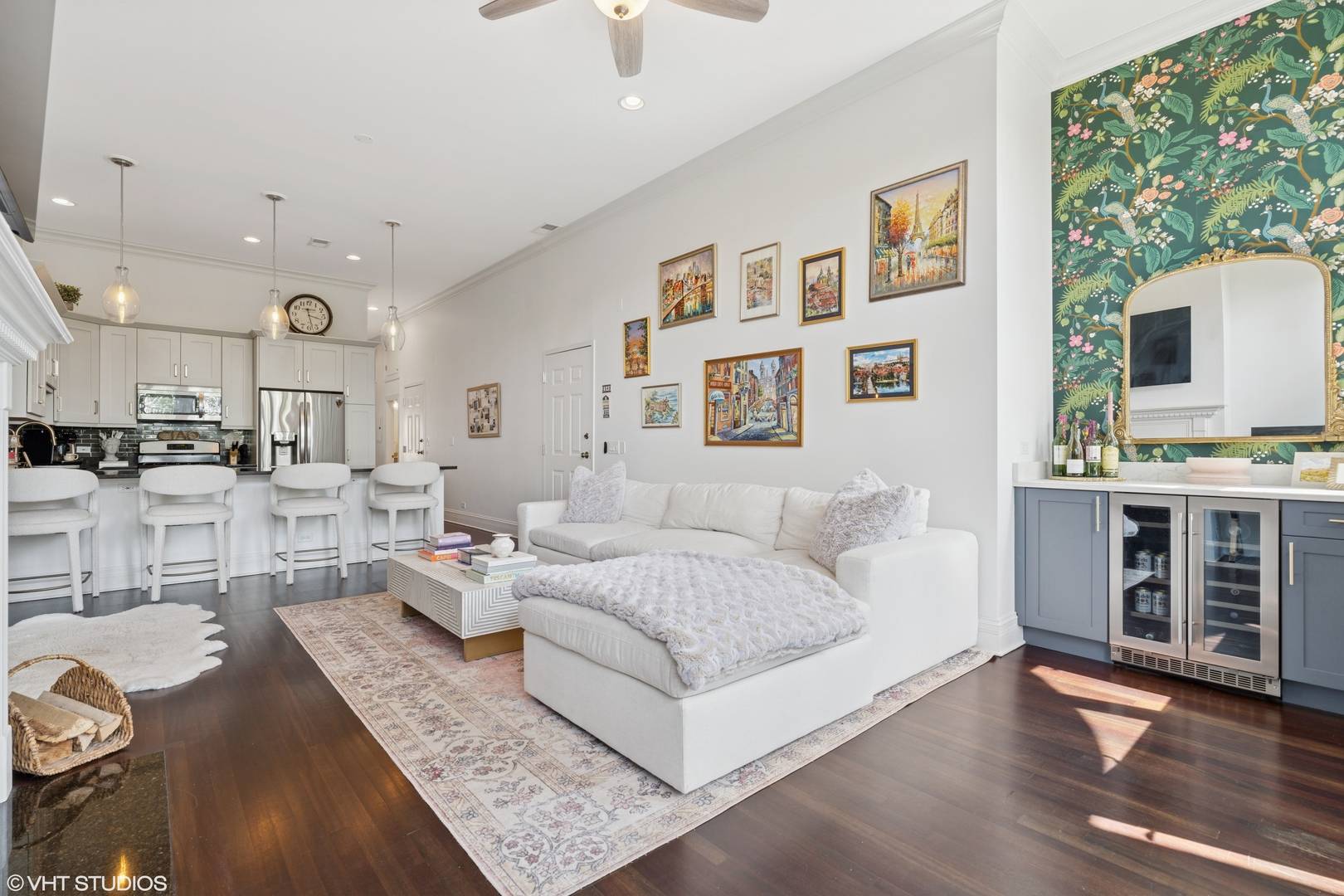 Chicago, IL 60614,2549 N SOUTHPORT AVE #3