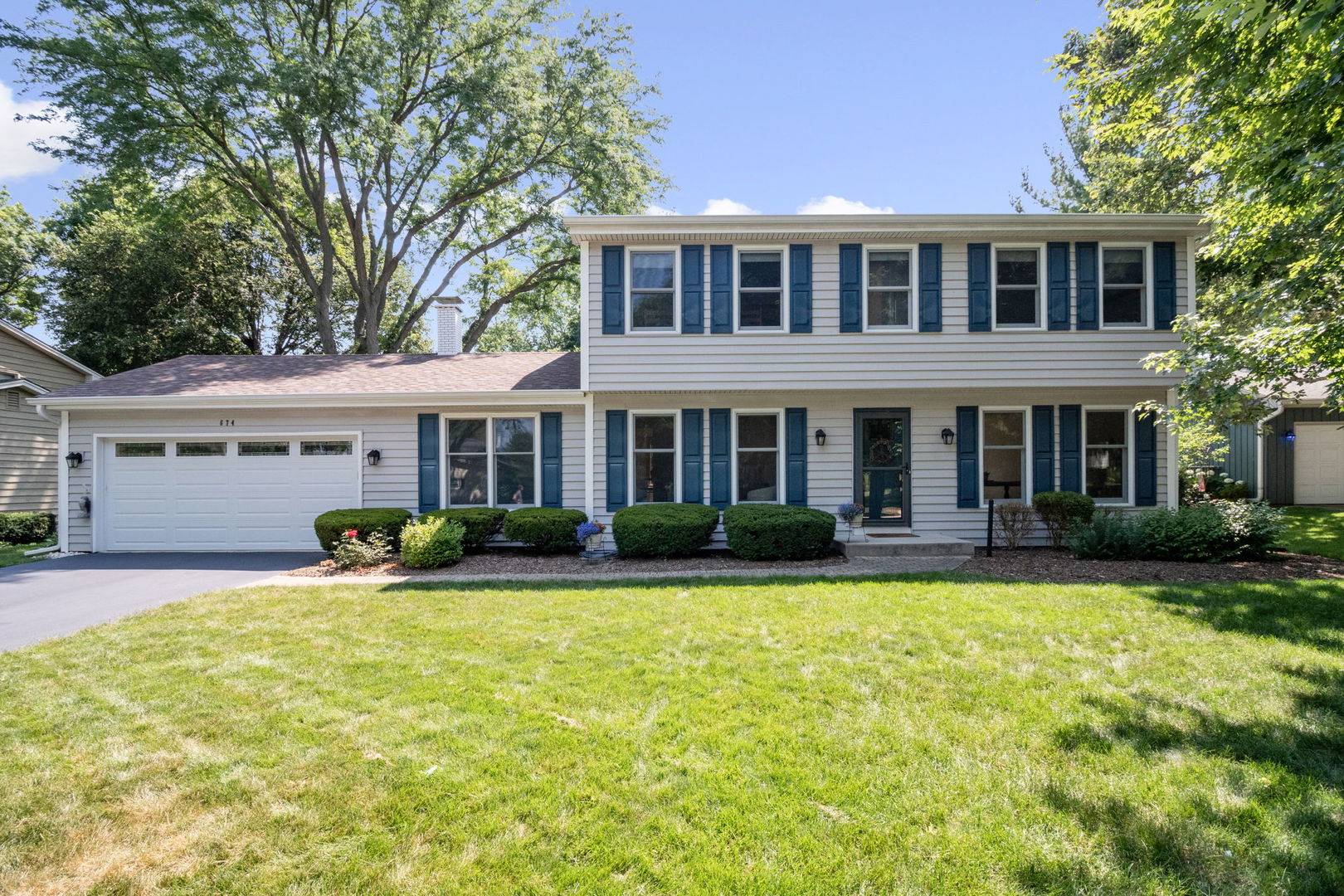 Batavia, IL 60510,674 Carriage DR