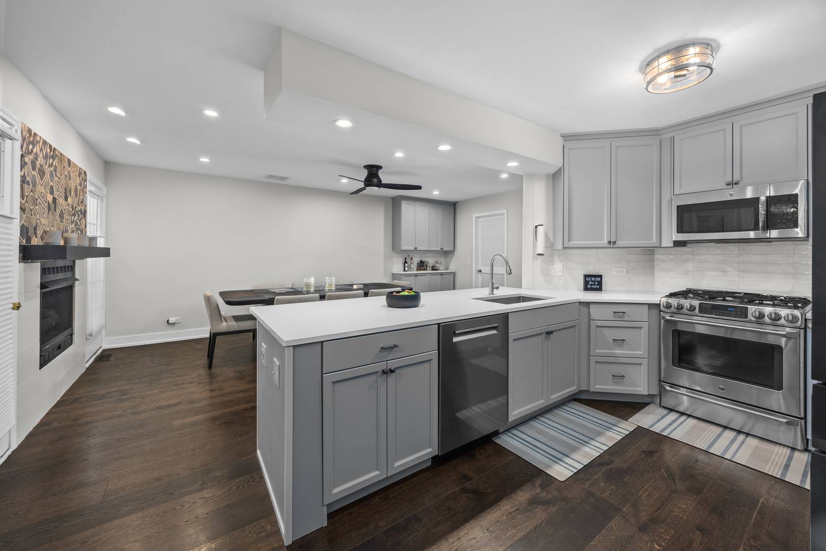 Westchester, IL 60154,2728 Burton CT