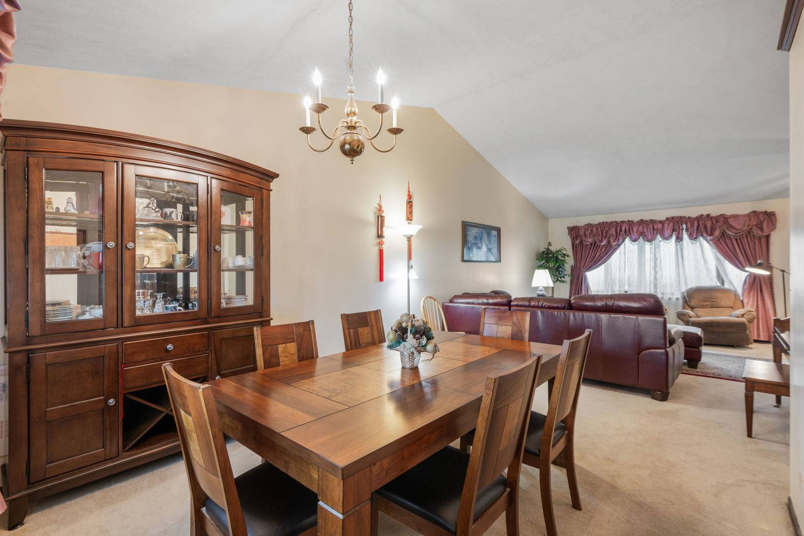 Schaumburg, IL 60193,121 S Staffire DR