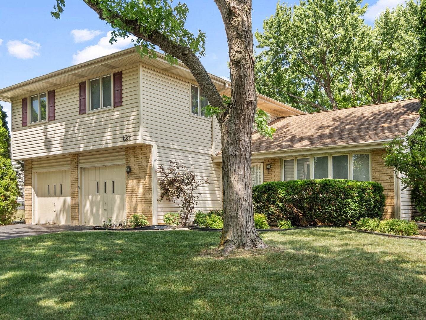 Schaumburg, IL 60193,121 S Staffire DR