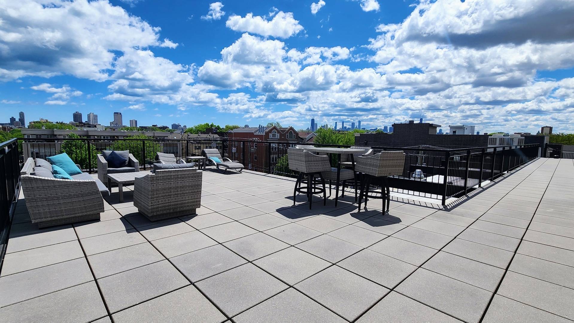 Chicago, IL 60614,1409 W Diversey Pkwy #218