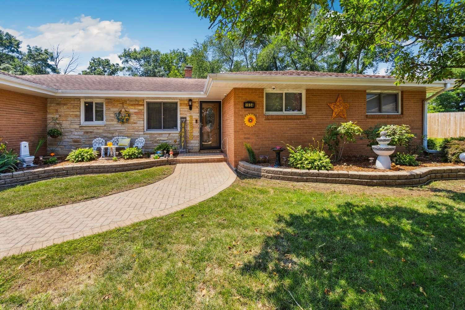 Dixon, IL 61021,1934 Philip DR