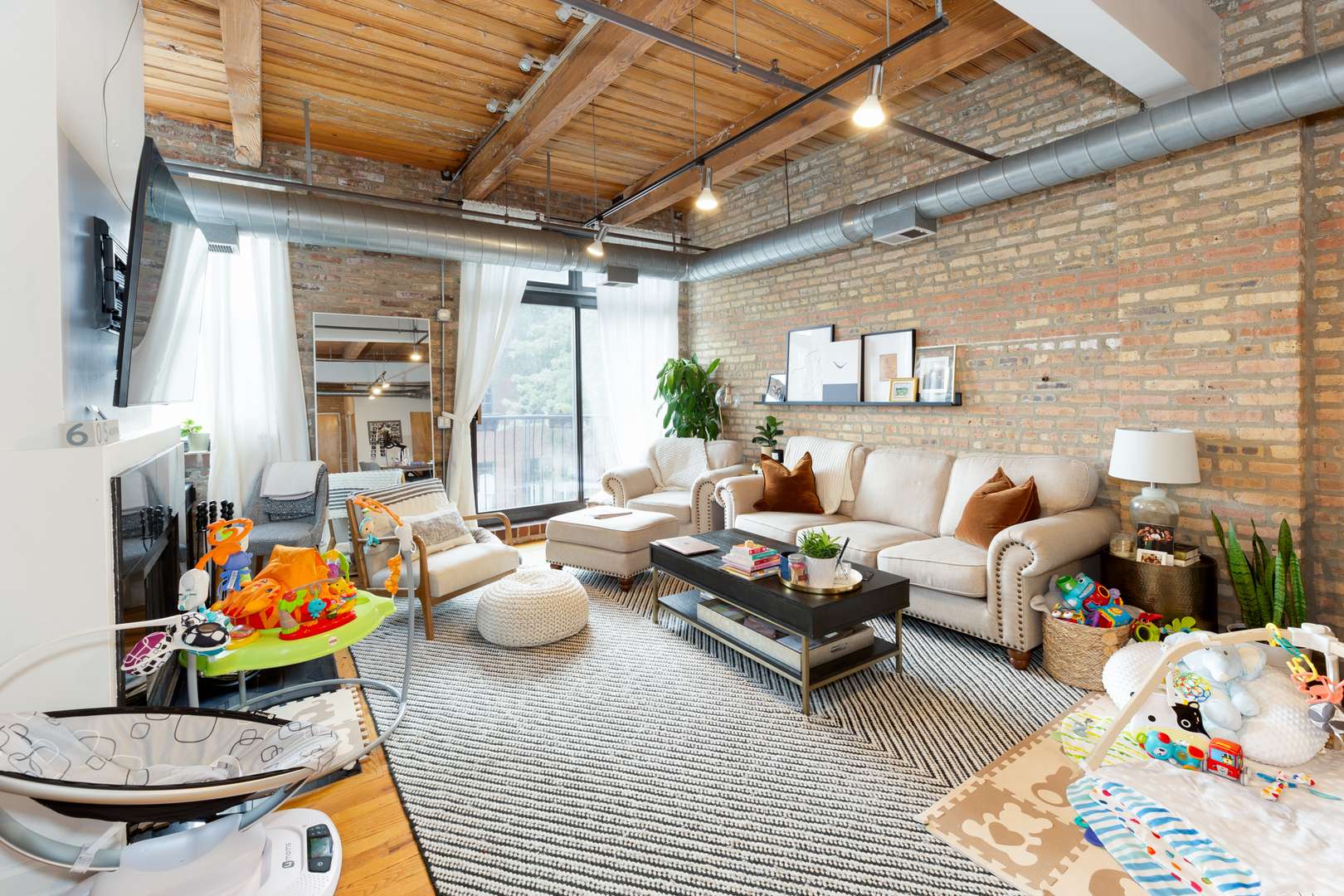 Chicago, IL 60612,612 N Oakley BLVD #206
