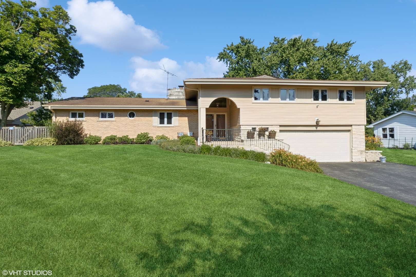 Palatine, IL 60067,1142 N Perry DR