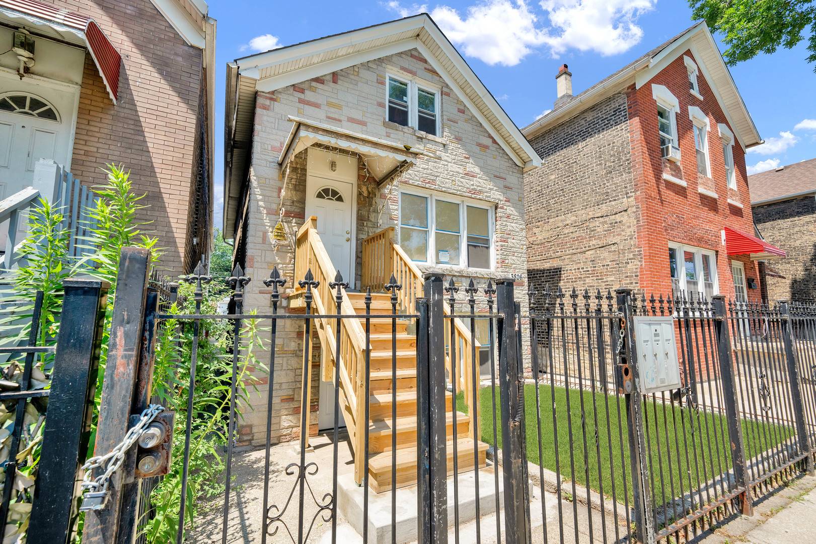 Chicago, IL 60609,3826 S Honore ST
