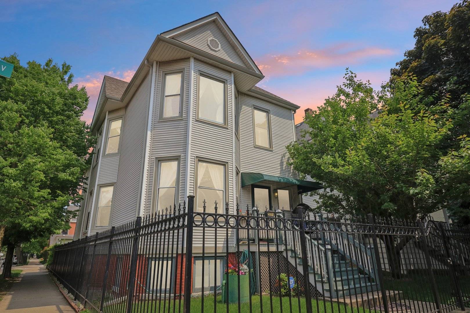 Chicago, IL 60647,2559 N Saint Louis AVE