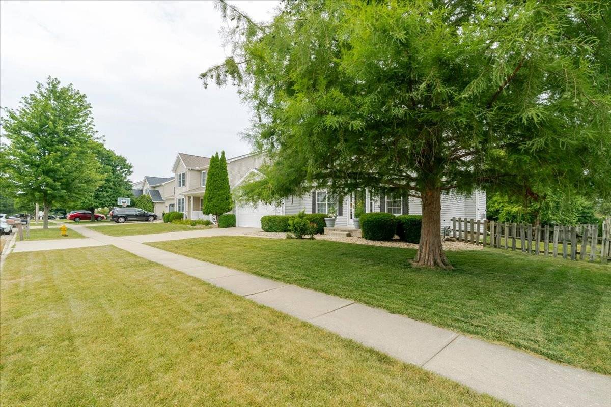 Bloomington, IL 61704,3310 Stonebridge DR