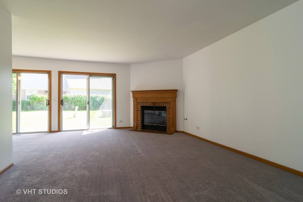 Schaumburg, IL 60194,205 Glasgow LN #V1