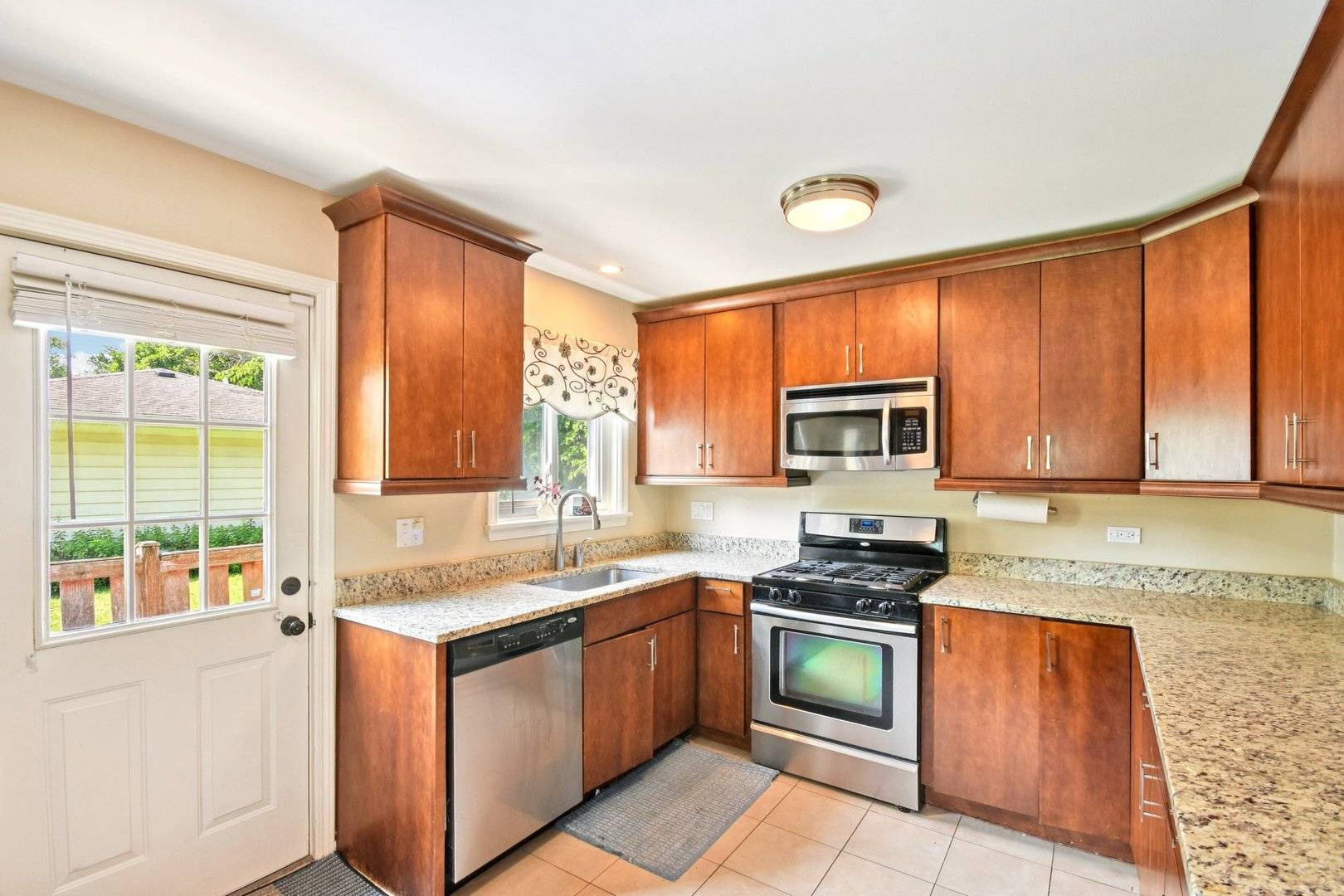 Deerfield, IL 60015,816 Appletree LN
