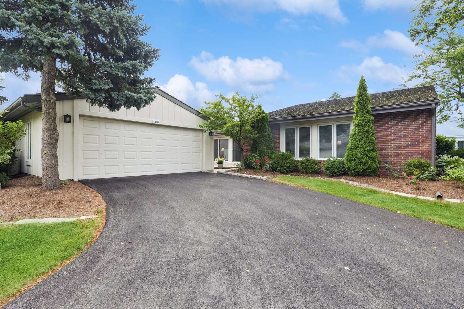 Oak Brook, IL 60523,100 Briarwood CIR