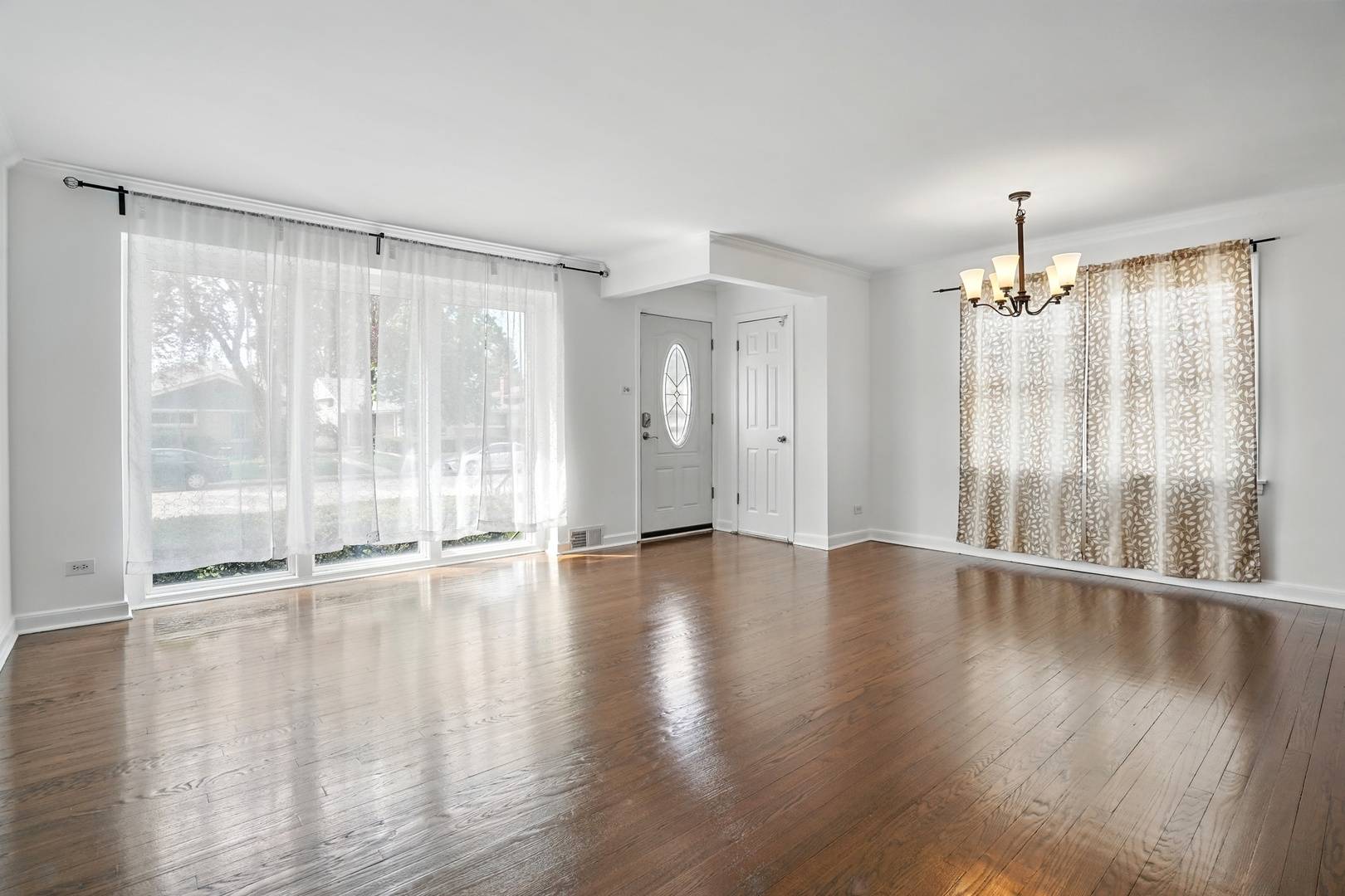 Skokie, IL 60077,5222 Wright TER