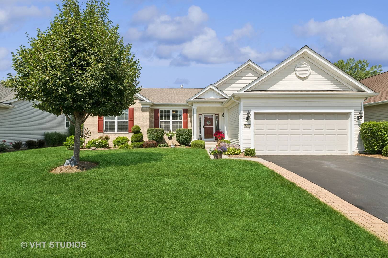 Elgin, IL 60124,2832 Stoney Creek DR