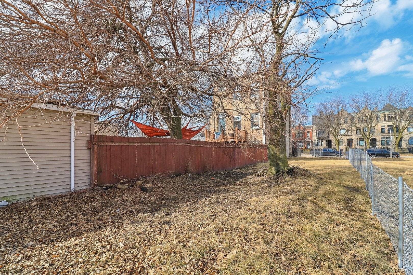 Chicago, IL 60653,3913 S Prairie AVE