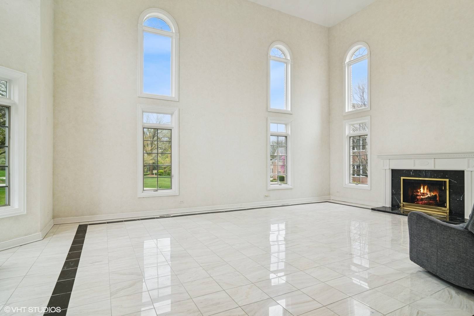 South Barrington, IL 60010,16 Forest LN
