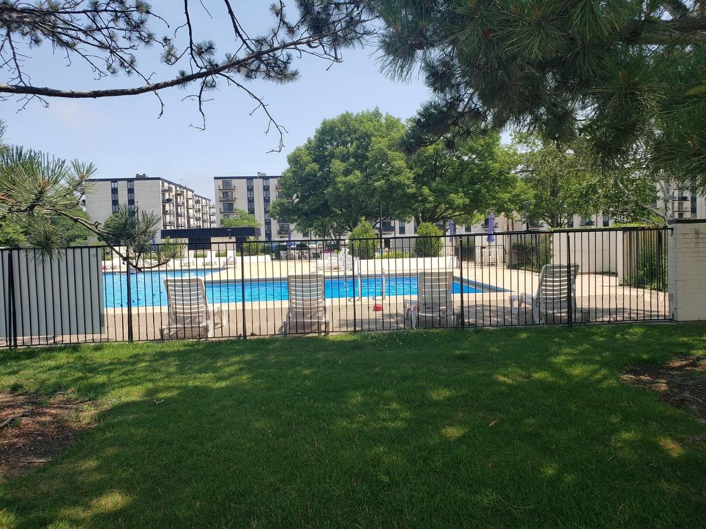 Niles, IL 60714,9701 N Dee RD #6H