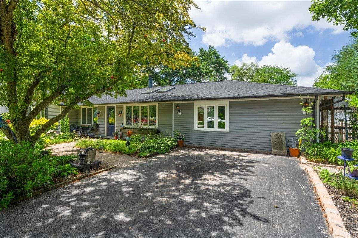 St. Charles, IL 60174,911 S 7th ST