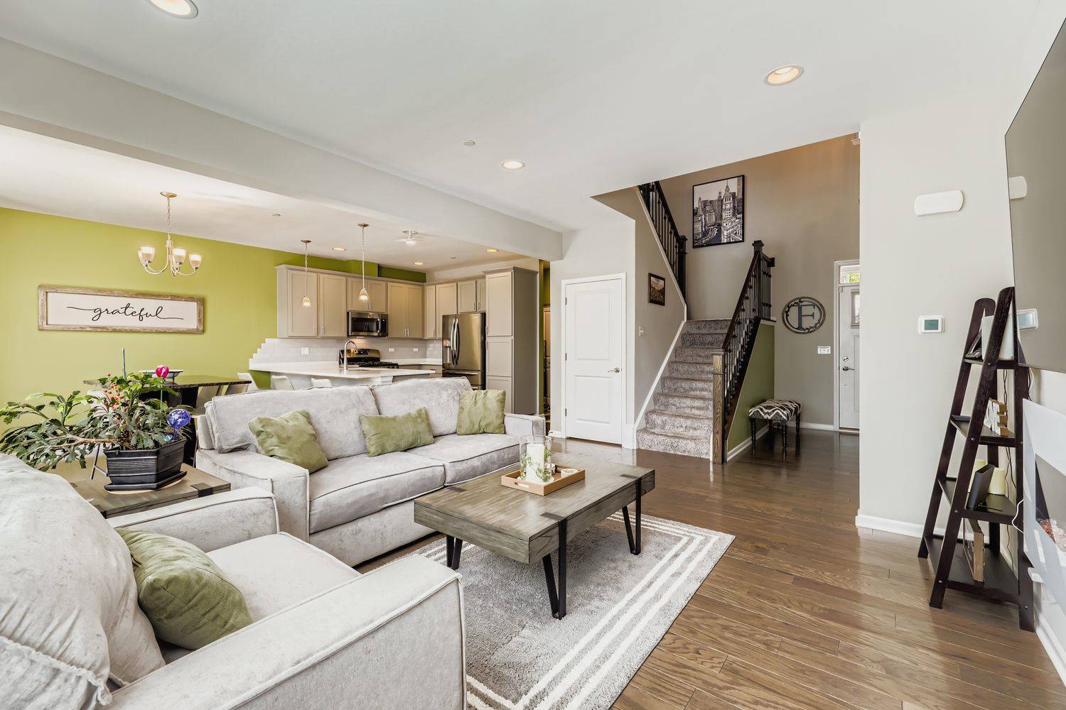 Arlington Heights, IL 60004,3222 N Heritage LN