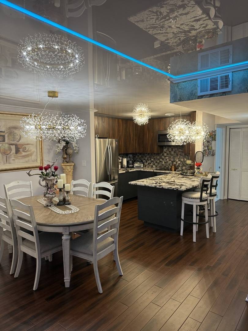 Willowbrook, IL 60527,11A Kingery Quarter #202