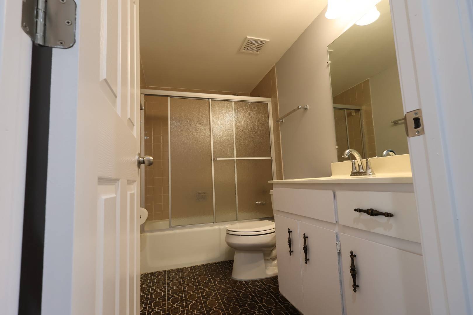Orland Park, IL 60462,15103 Quail Hollow DR #604