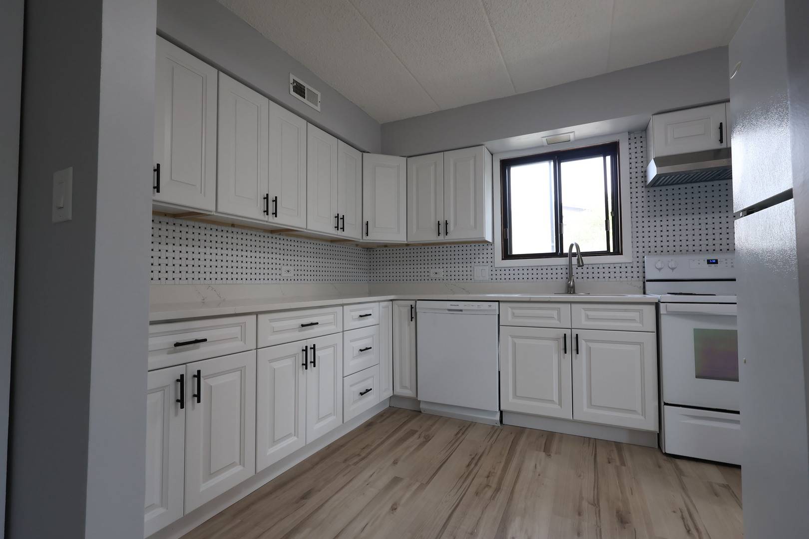 Orland Park, IL 60462,15103 Quail Hollow DR #604