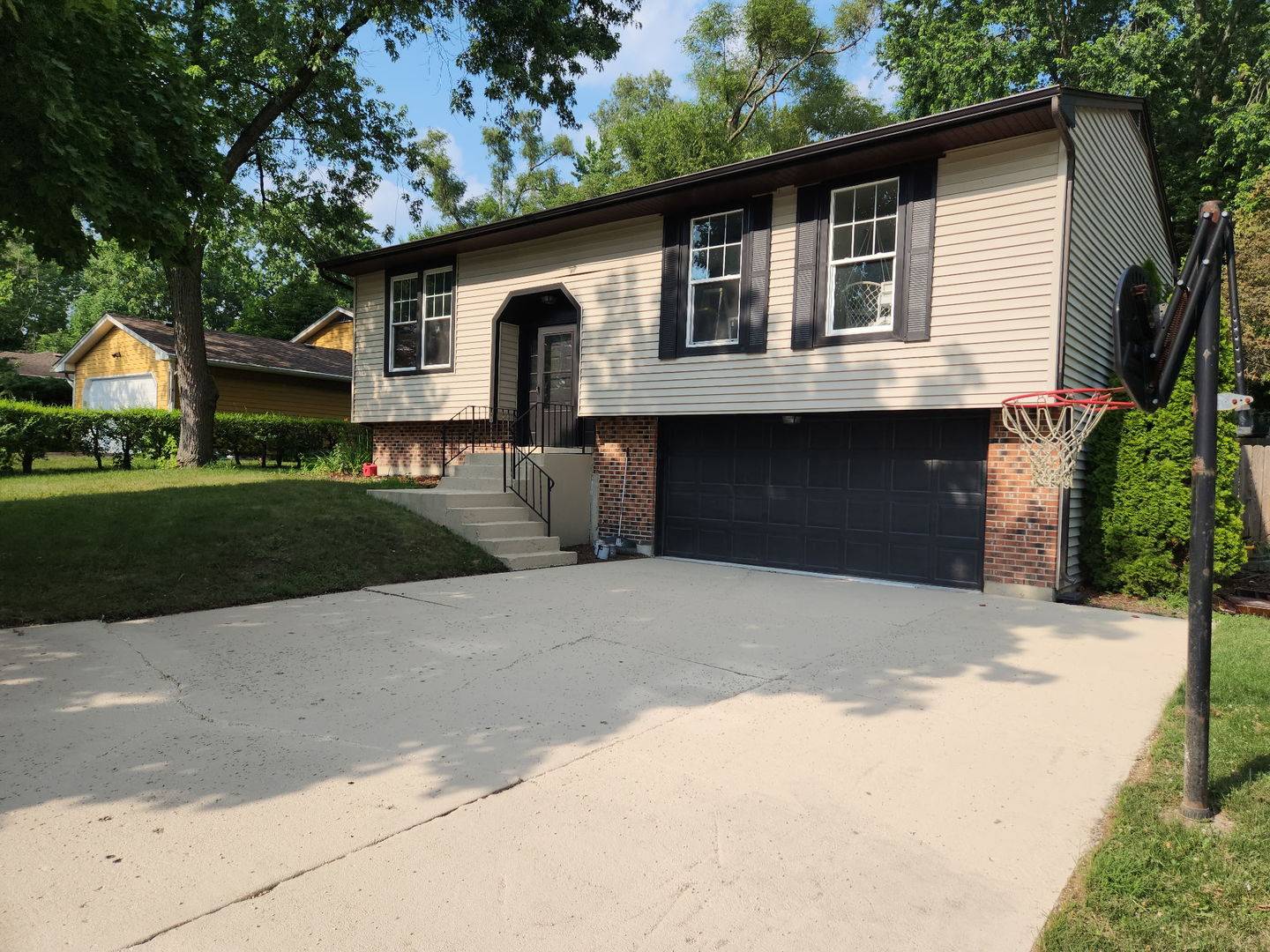 St. Charles, IL 60174,814 S 11th AVE
