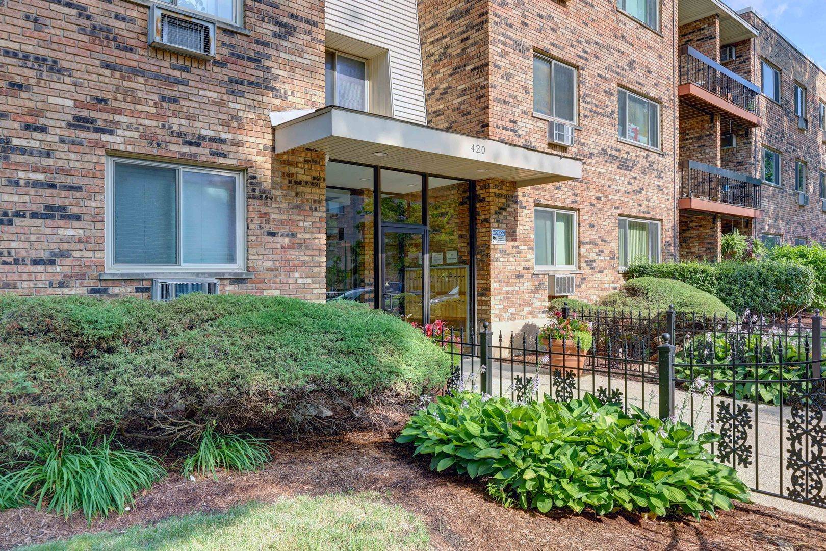 Oak Park, IL 60302,420 Home AVE #202