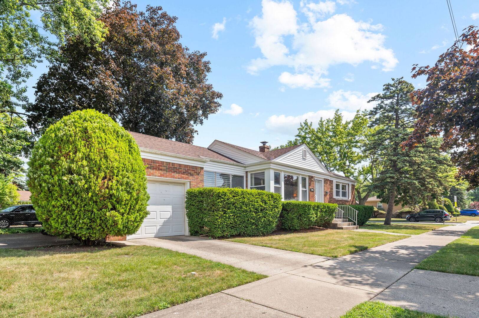 Morton Grove, IL 60053,9002 Menard AVE